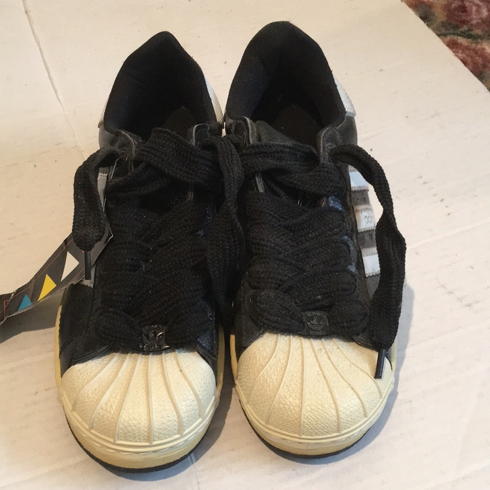 NWT Adidas men’s sneakers